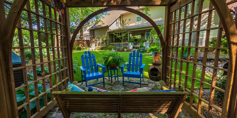 Transformed Backyard Space in Tulsa with DuPont™ ForeverLawn® Select Residential Artificial Grass